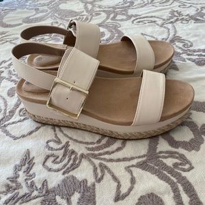 Almost brand new Giani Bernini wedge sandal